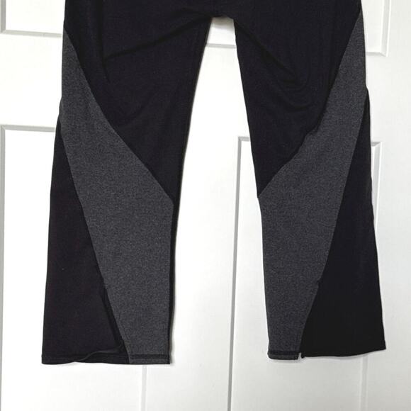 Athleta Ananda Split Capri Yoga Size XS Comfy Mid Rise Stretchy Leggings - Picture 6 of 9